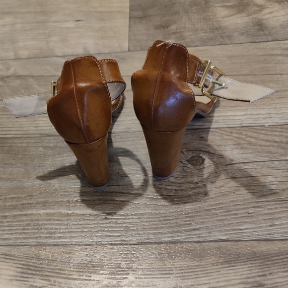 Express High Heels - Picture 3 of 3